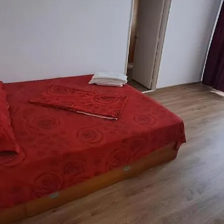 Kiki Etaj 3 *